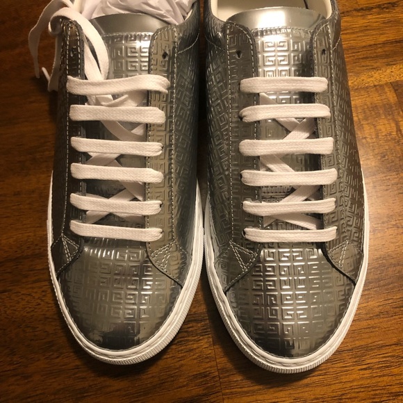 NIB $595 Givenchy Urban Street Monogram Metallic Leather Sneakers - Picture 16 of 16